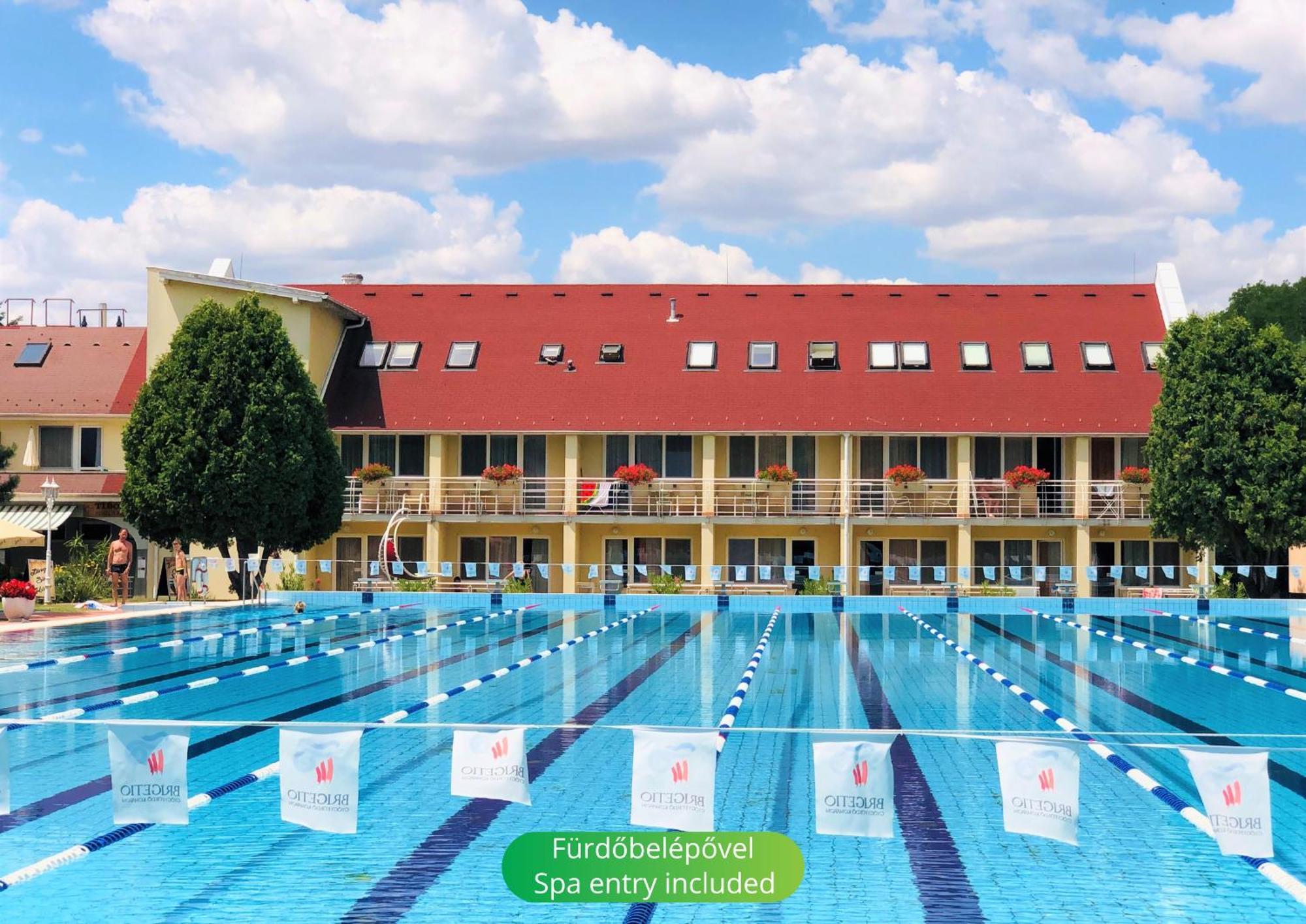 Het Vezer Apartmanhotel Komárom Zewnętrze zdjęcie